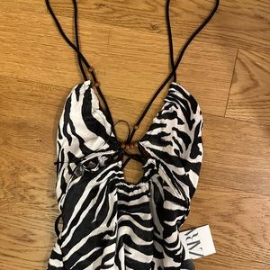 Brand new with tags Zara dress. Adorable for vacation.